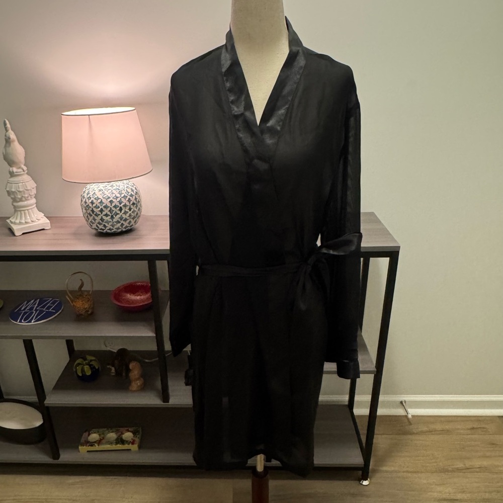 Jones New York Black Sheer Satin-Trim Robe – Size S/M